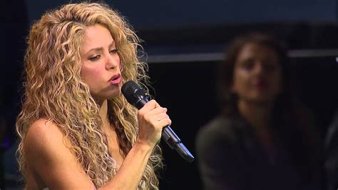 why does shakira sing like that